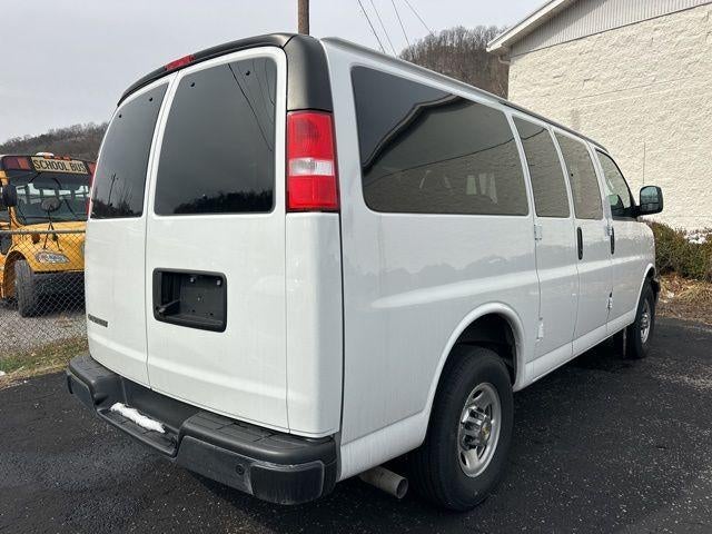 2024 Chevrolet Express Passenger 2500 2500 Regular Wheelbase Rear-Wheel Drive 1LT