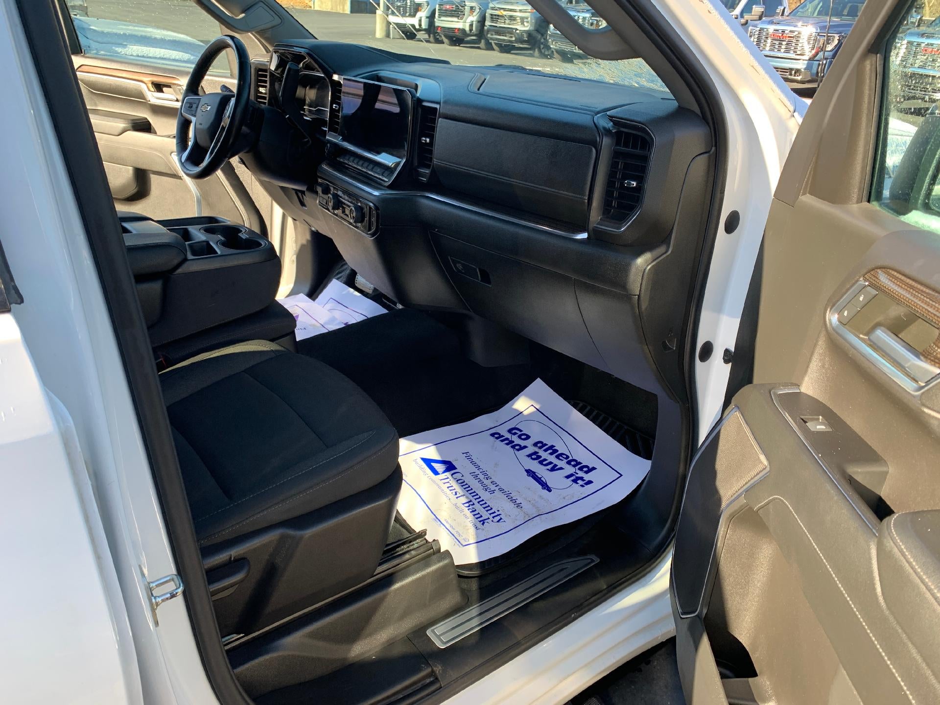 2023 Chevrolet Silverado 1500 Crew Cab Short Box 4-Wheel Drive LT 1LT