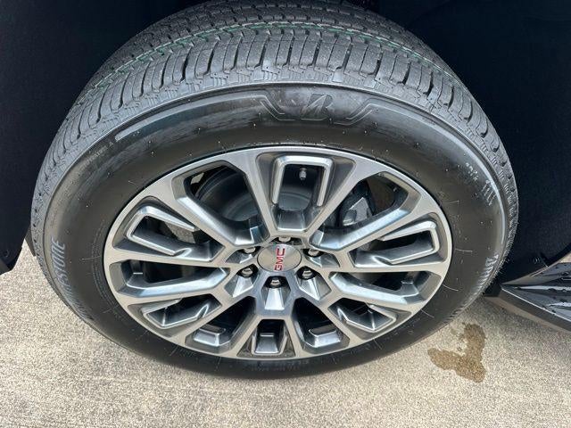 2026 GMC Yukon Denali - Photo 8