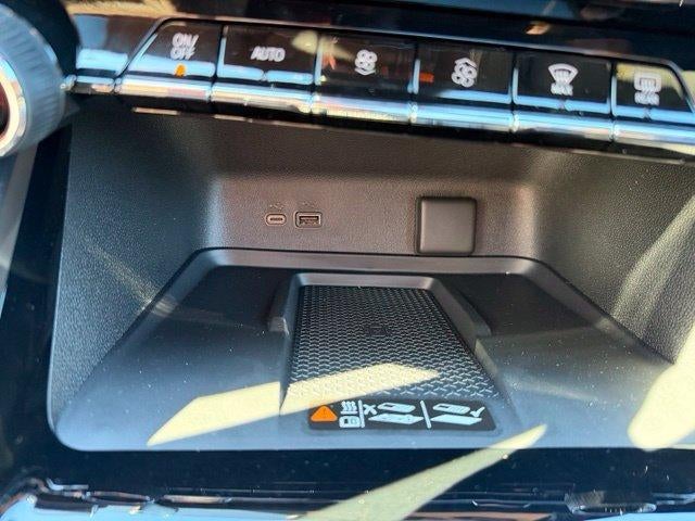 2027 Chevrolet Traverse RS - Photo 18