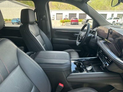 2025 Chevrolet Suburban 4WD RST