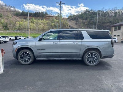 2025 Chevrolet Suburban 4WD RST