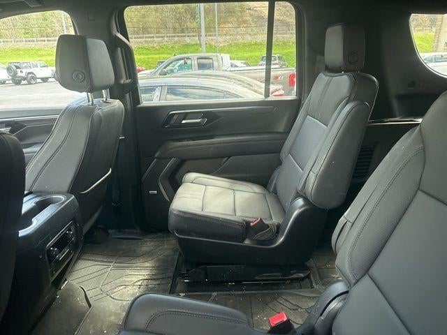 2025 Chevrolet Suburban 4WD RST