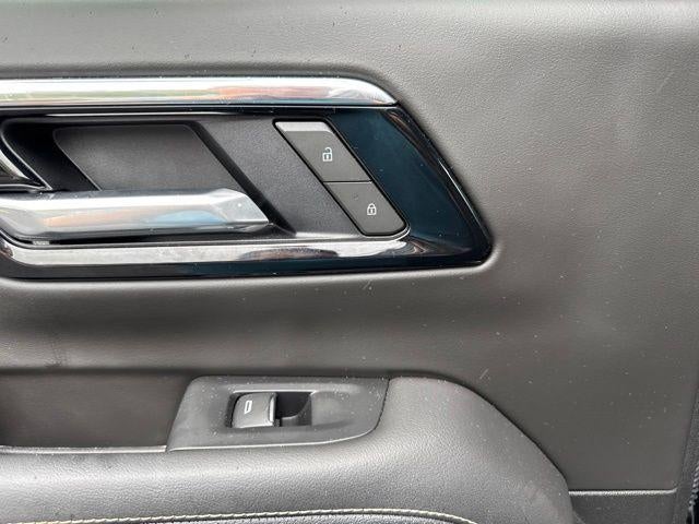 2025 Chevrolet Suburban 4WD Premier
