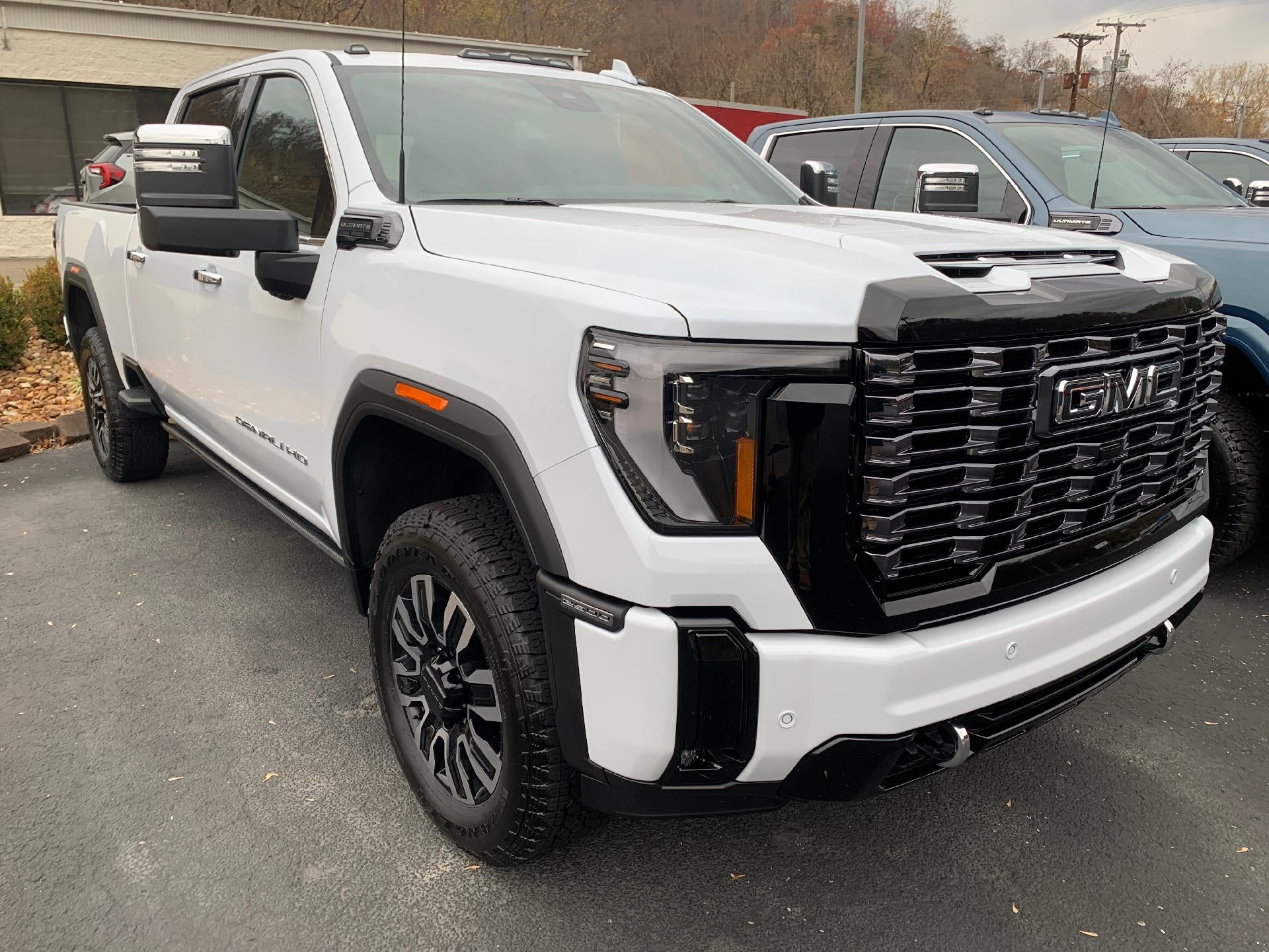 2026 GMC Sierra 2500 HD Denali Ultimate Crew Cab 4x4 Duramax Diesel