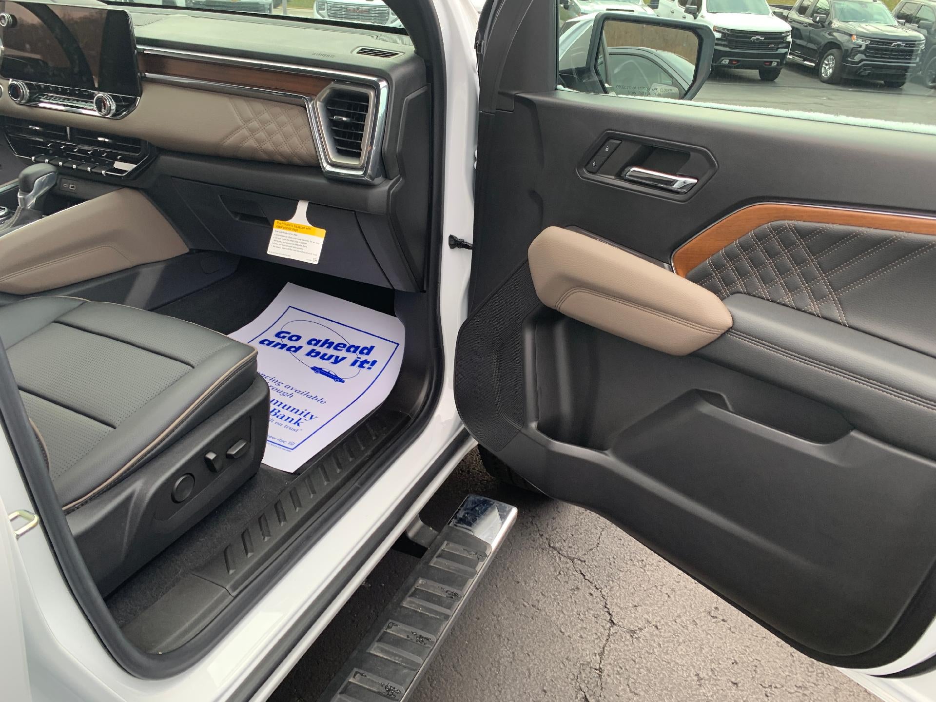 2023 GMC Canyon Crew Cab Short Box 4-Wheel Drive Denali