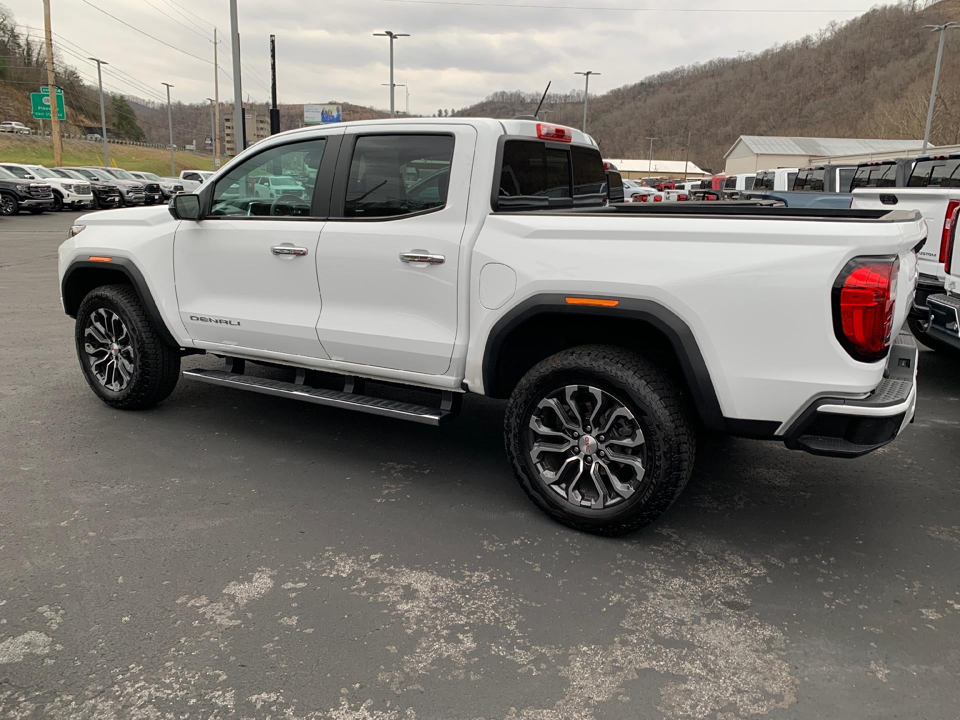 2023 GMC Canyon Crew Cab Short Box 4-Wheel Drive Denali