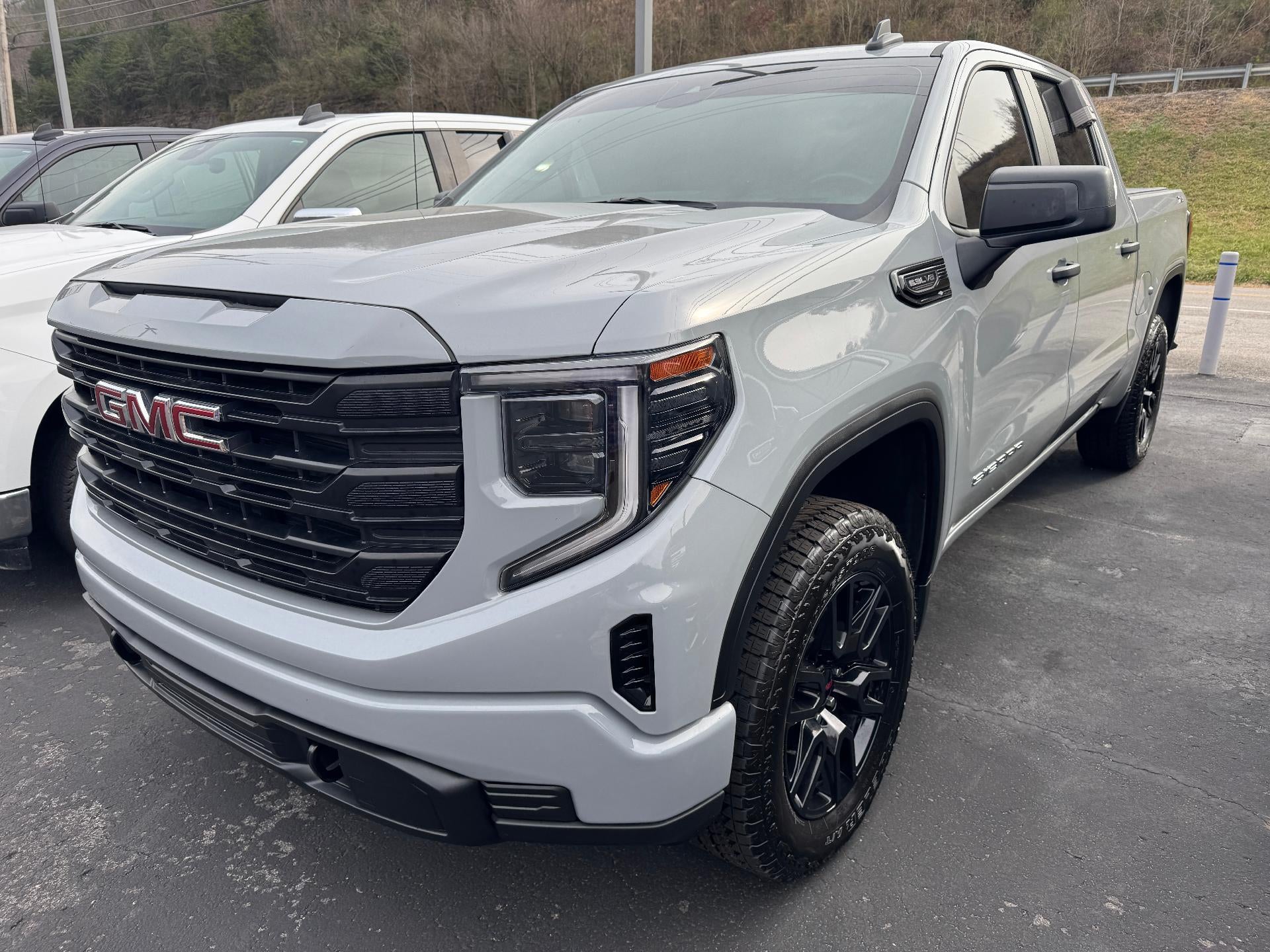 2024 GMC Sierra 1500 Crew Cab Short Box 4-Wheel Drive Pro