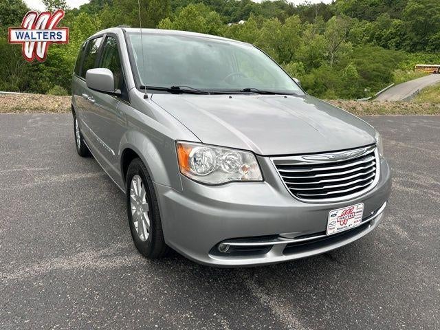 2016 Chrysler Town & Country Touring's photo