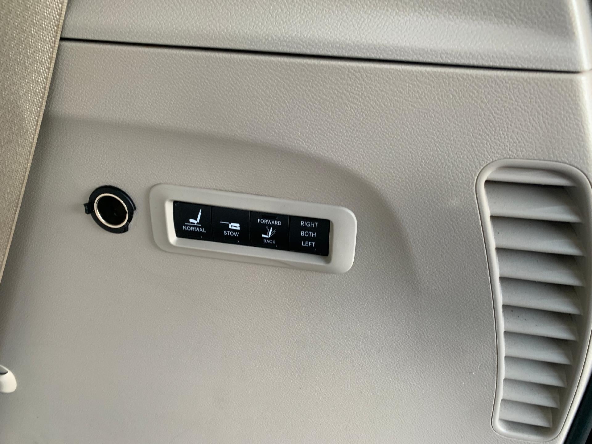 2017 Chrysler Pacifica Limited FWD