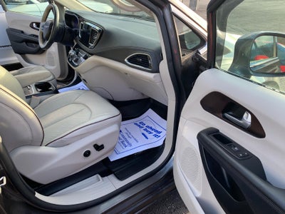 2017 Chrysler Pacifica Limited FWD