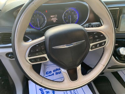 2017 Chrysler Pacifica Limited FWD