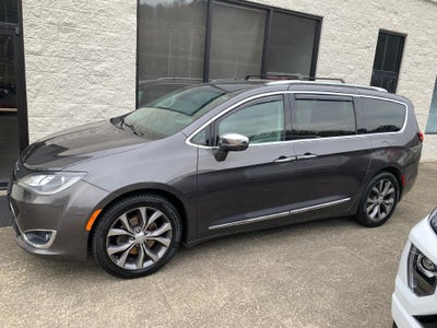 2017 Chrysler Pacifica Limited FWD