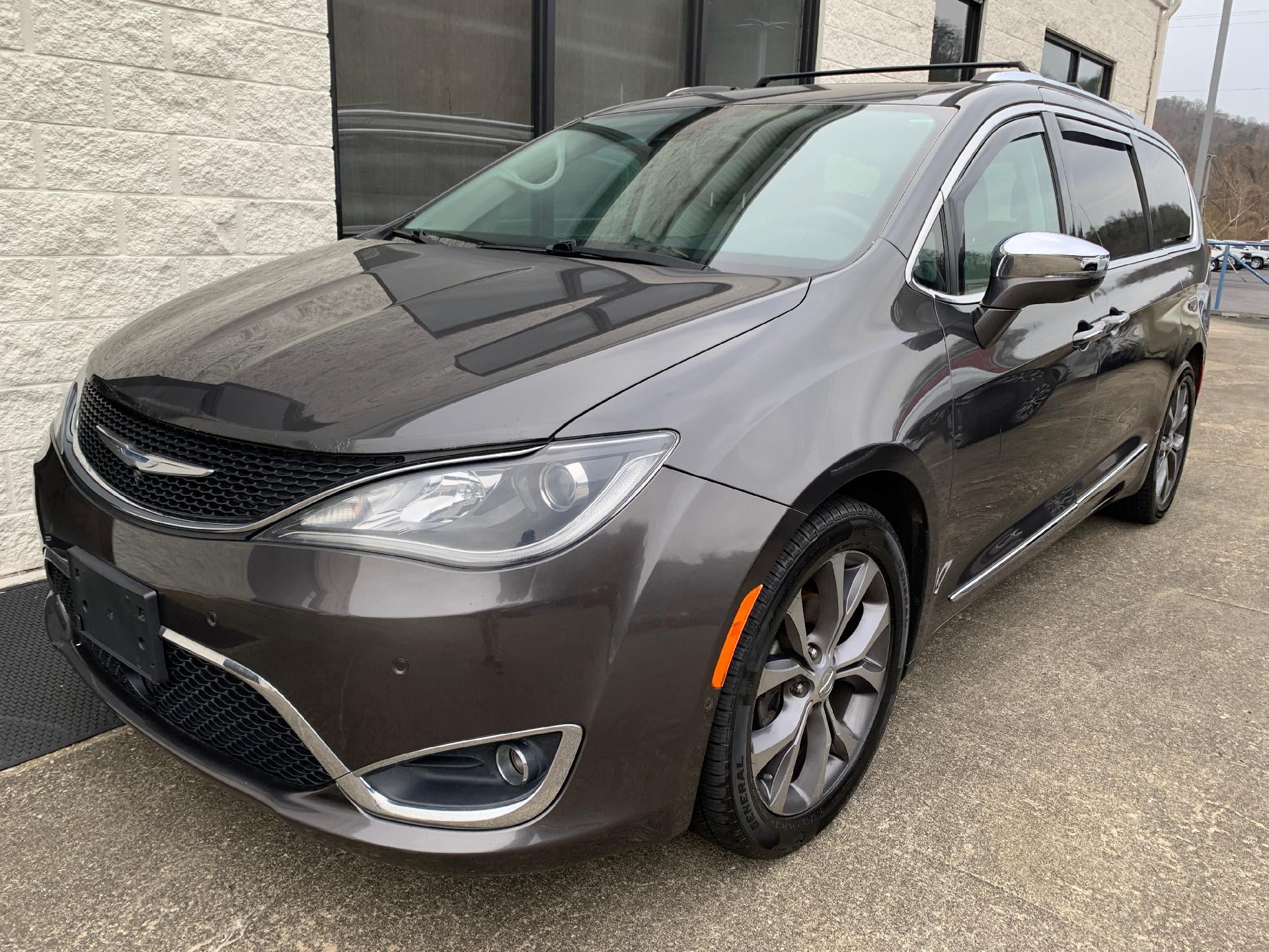 2017 Chrysler Pacifica Limited FWD
