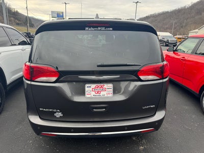 2017 Chrysler Pacifica Limited FWD