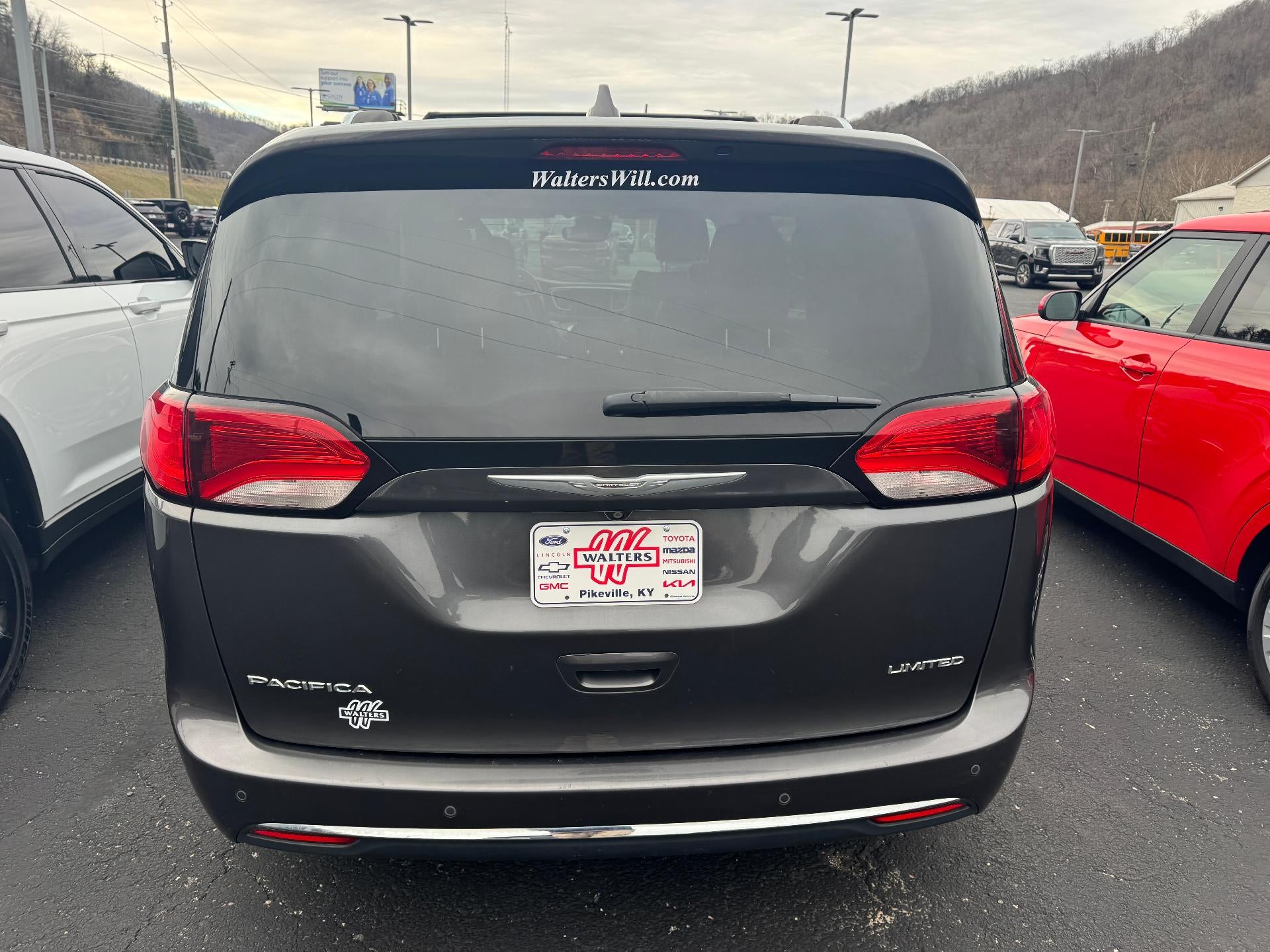 2017 Chrysler Pacifica Limited FWD