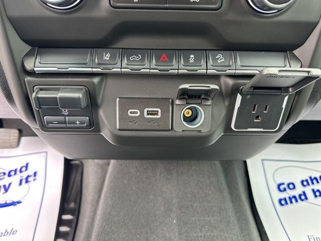 2025 Chevrolet Silverado 2500 HD Crew Cab Standard Box 4-Wheel Drive Custom