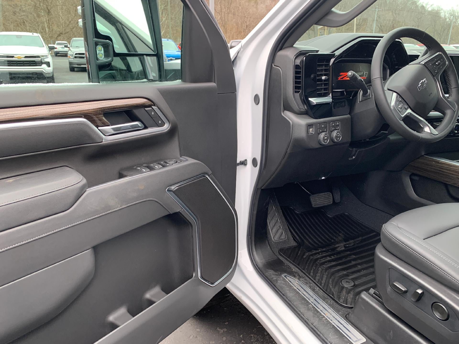 2026 Chevrolet Silverado 2500 HD LT Trail Boss Crew Cab 4x4 Duramax Diesel Z71