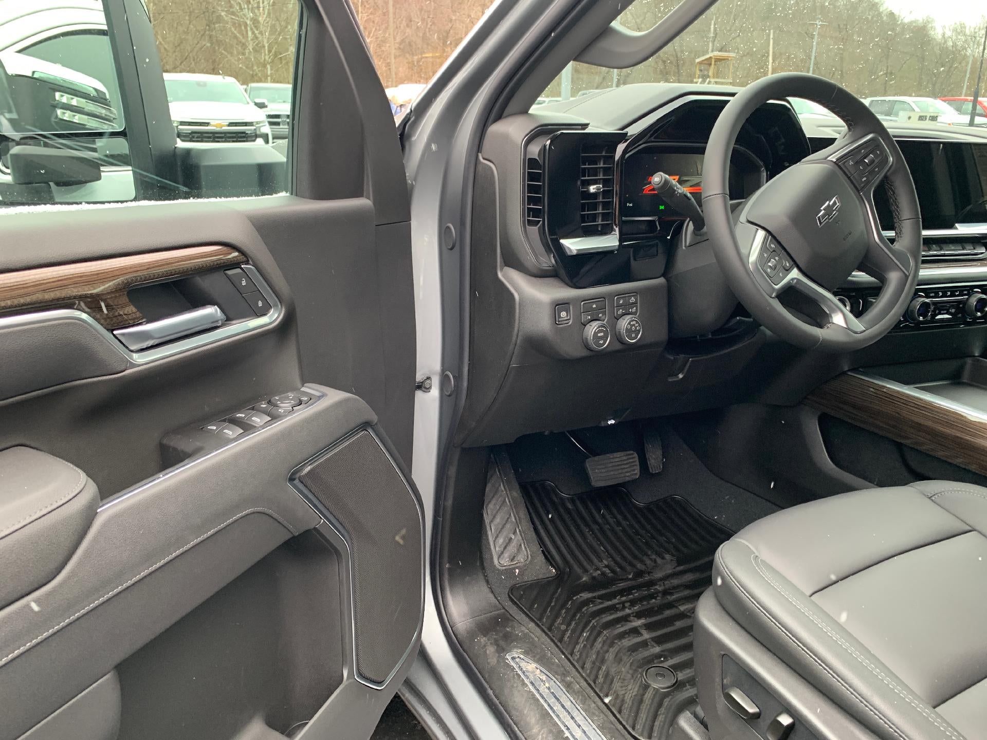 2026 Chevrolet Silverado 2500 HD LT Trail Boss Crew Cab 4x4 Duramax Diesel Z71