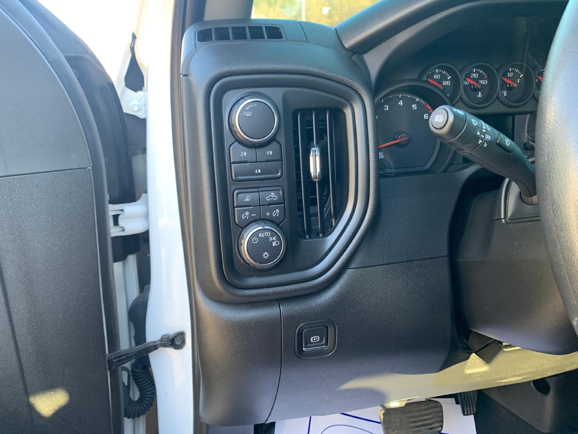 2024 Chevrolet Silverado 2500 HD Crew Cab Standard Box 4-Wheel Drive Custom