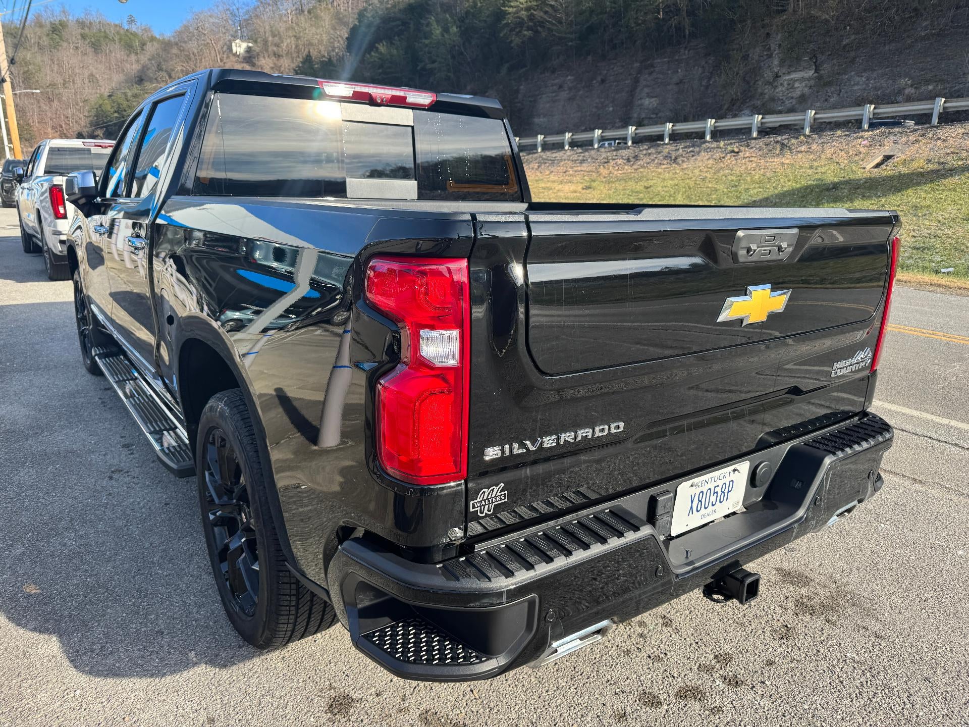 2025 Chevrolet Silverado 1500 Crew Cab Short Box 4-Wheel Drive High Country