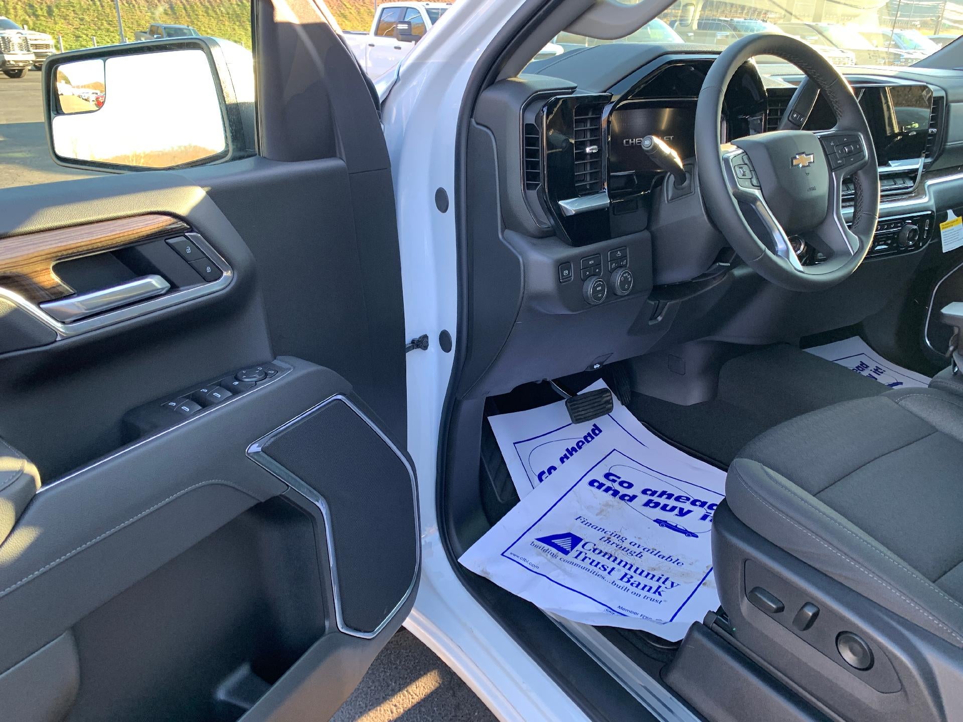 2026 Chevrolet Silverado 1500 LT Crew Cab 4x4