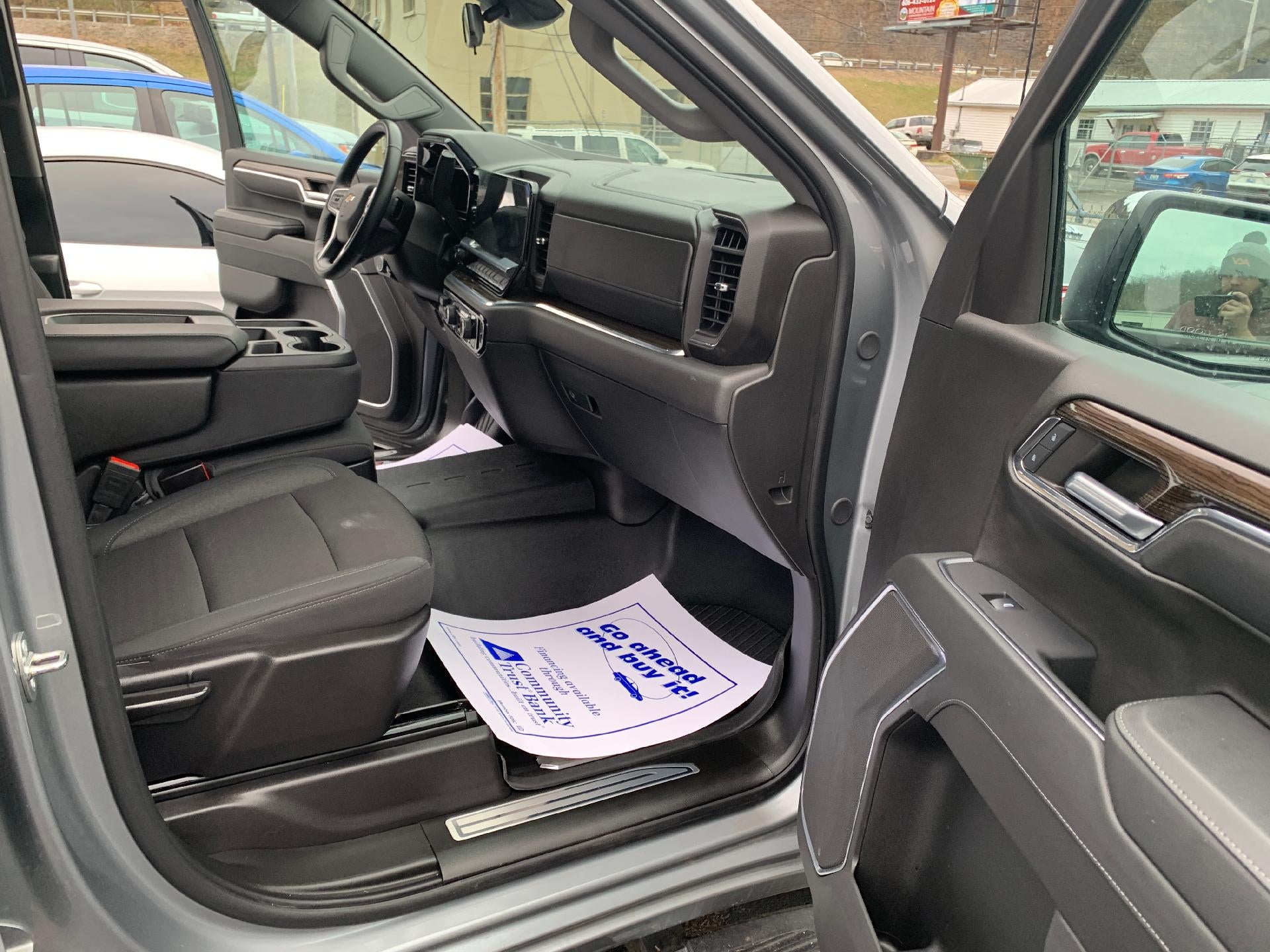 2024 Chevrolet Silverado 1500 Crew Cab Short Box 4-Wheel Drive LT 1LT