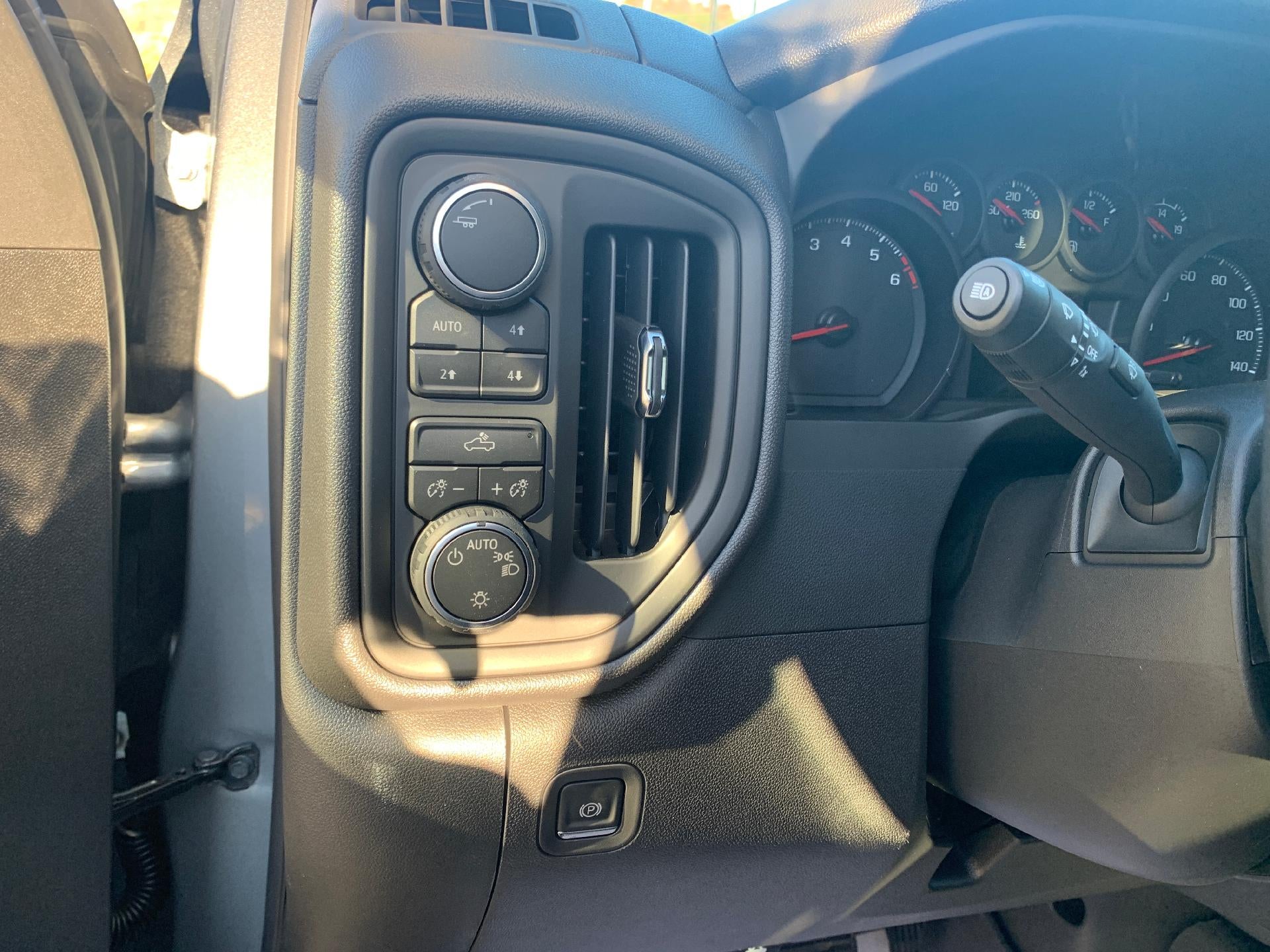 2026 Chevrolet Silverado 1500 Custom Trail Boss Crew Cab 4x4 Z71