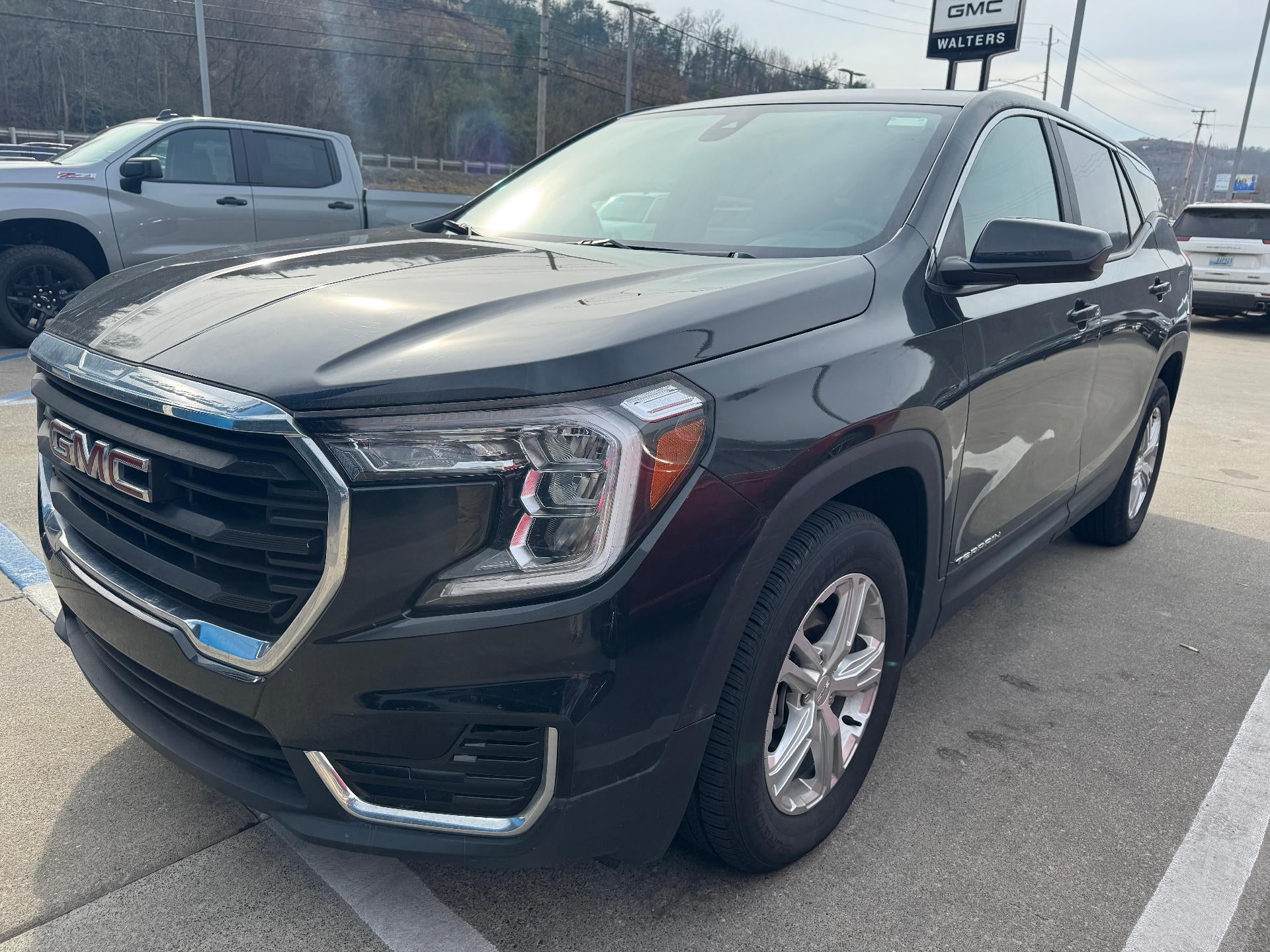 2024 GMC Terrain FWD 4dr SLE