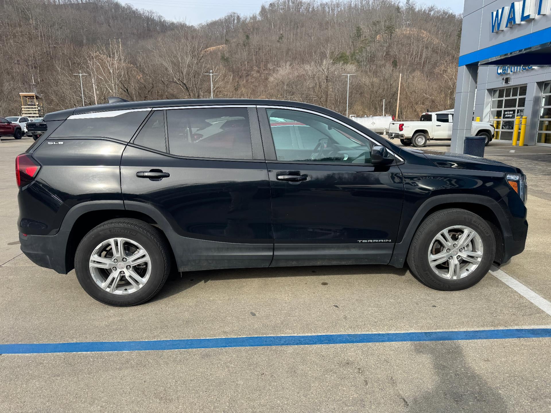 2024 GMC Terrain FWD 4dr SLE