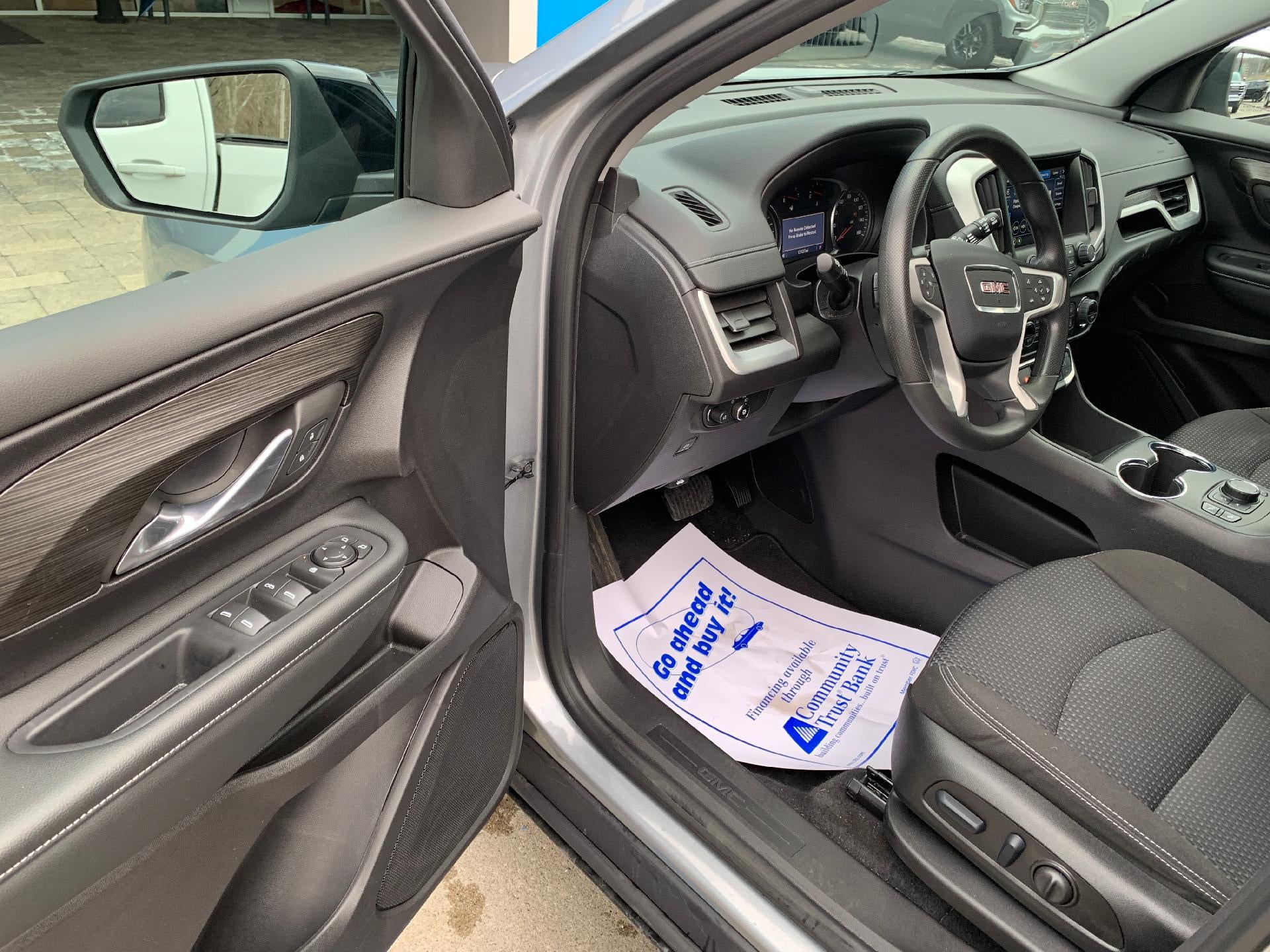 2024 GMC Terrain FWD 4dr SLE