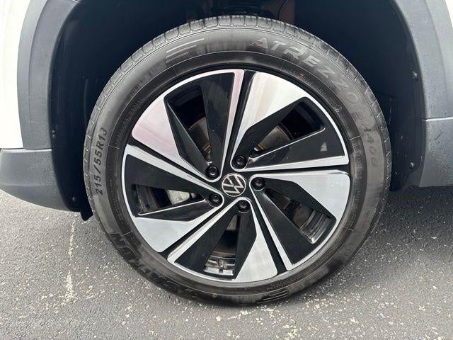 2024 Volkswagen Taos SE 4MOTION