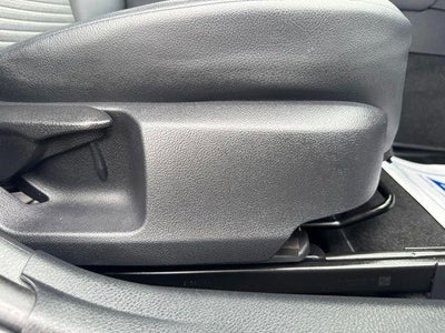 2019 Toyota Camry SE Auto (SE)