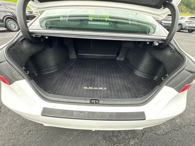 2019 Toyota Camry SE Auto (SE)