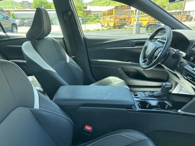 2025 Toyota Camry SE (SE)