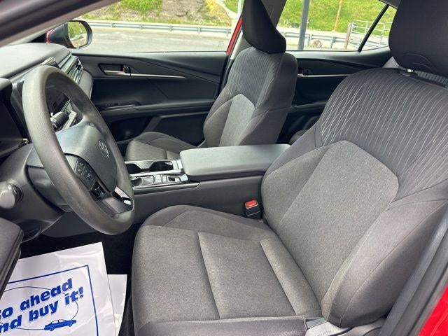 2025 Toyota Camry LE (SE)