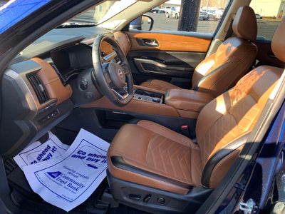 2023 Nissan Pathfinder Platinum 4WD