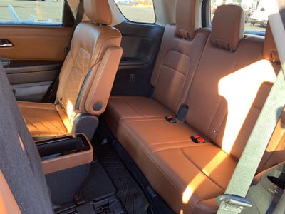 2023 Nissan Pathfinder Platinum 4WD