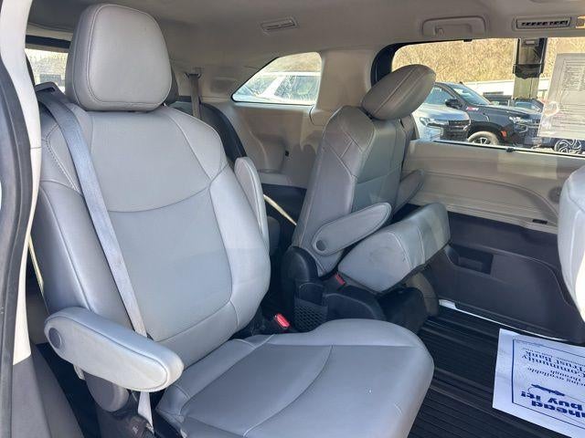 2022 Toyota Sienna XLE FWD 7-Passenger (Natl)