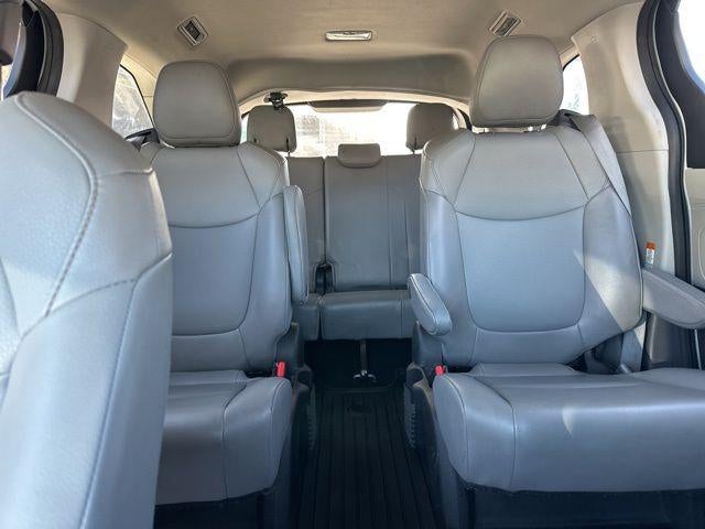 2022 Toyota Sienna XLE FWD 7-Passenger (Natl)