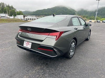 2024 Hyundai Elantra SEL IVT