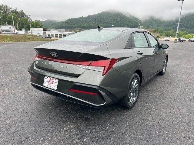 2024 Hyundai Elantra SEL IVT