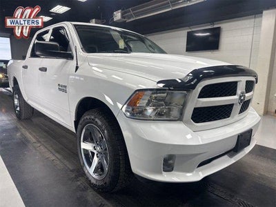 2017 RAM 1500 Express 4x4 Crew Cab 5'7" Box