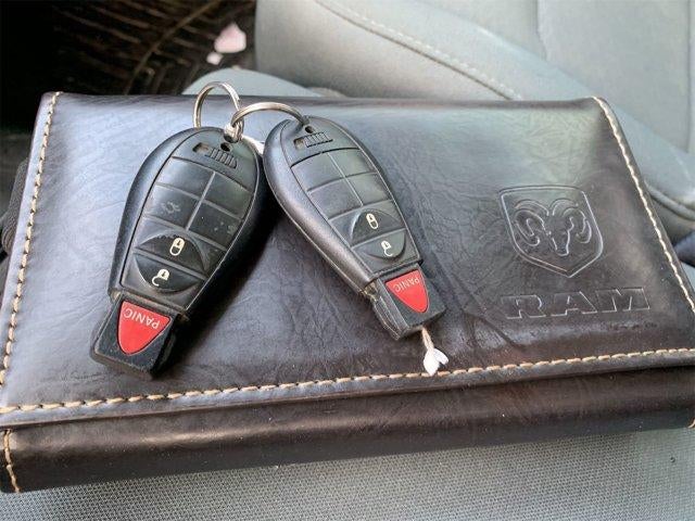 2017 RAM 1500 Express 4x4 Crew Cab 5'7" Box