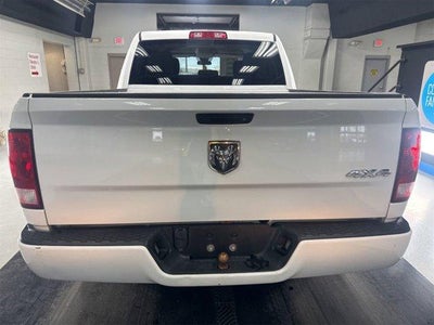 2017 RAM 1500 Express 4x4 Crew Cab 5'7" Box