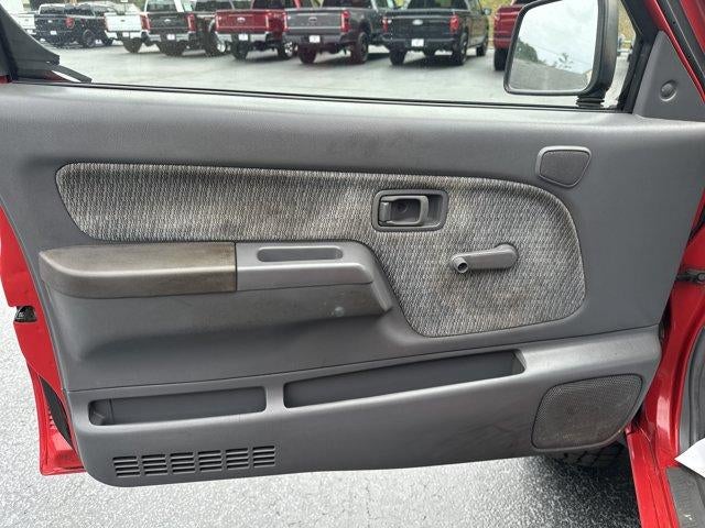 2000 Nissan Frontier 4WD XE