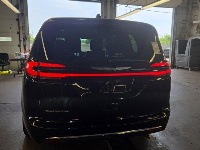 2025 Chrysler Pacifica Select FWD