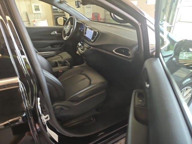 2025 Chrysler Pacifica Select FWD