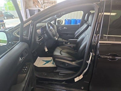 2025 Chrysler Pacifica Select FWD