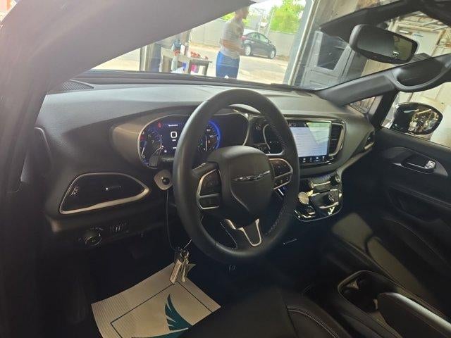 2025 Chrysler Pacifica Select FWD